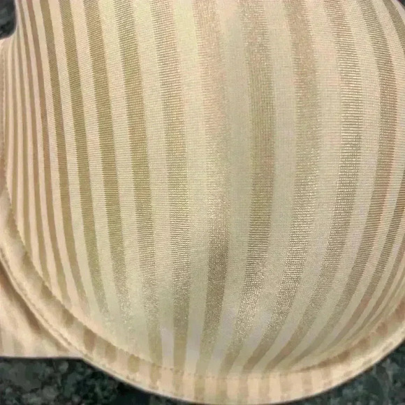 Playtex Womens Bra 44C Beige w/Gold Stripes Adj Straps Padding Underwire EUC - Picture 2 of 7